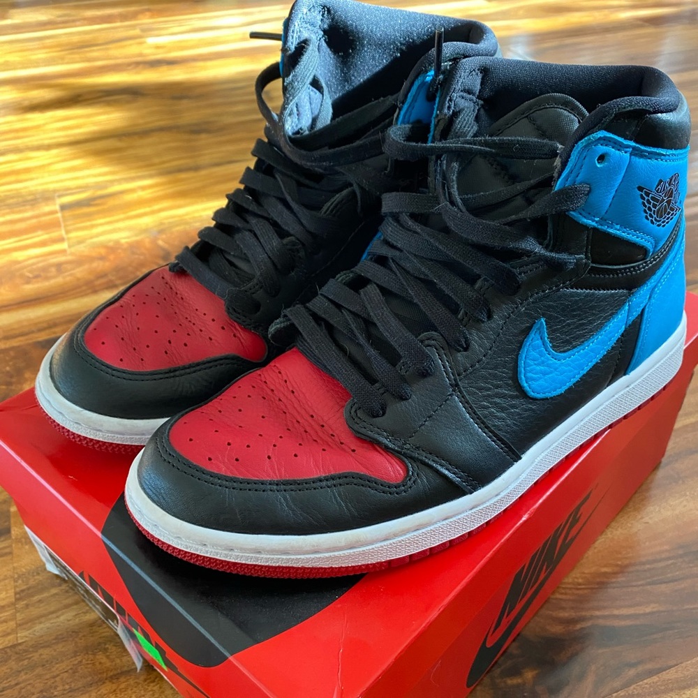 WMNS Air Jordan 1 High OG (Black/DK Powder Blue-Gym Red)